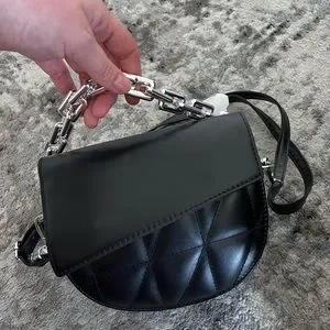 バッグ John.N.Y New York & Company | Bags | New Black Asymmetric Saddle Bag